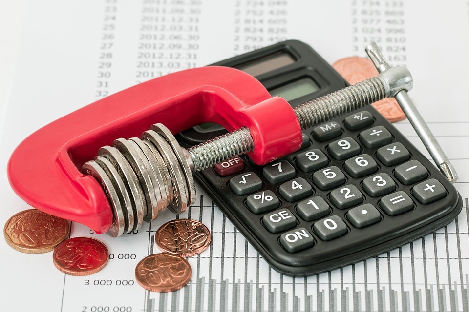 5 Tech Tools to Save Money on Electricity